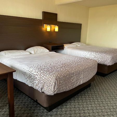 Holiday Motel ウェストポート エクステリア 写真