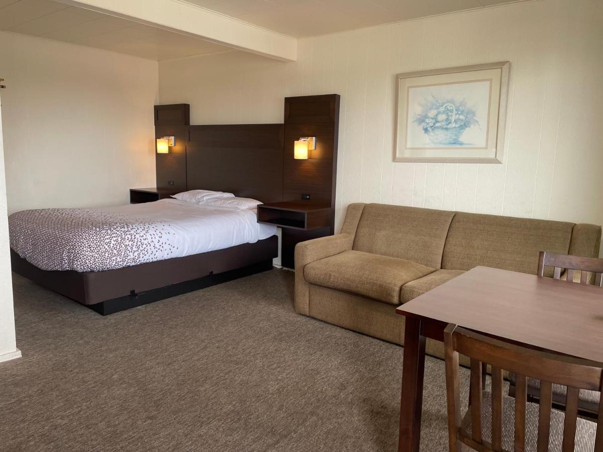 Holiday Motel ウェストポート エクステリア 写真