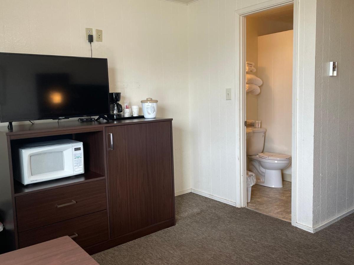 Holiday Motel ウェストポート エクステリア 写真